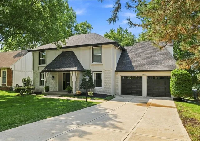 2nd image of 11239 W 99th Pl, Overland Park, KS 66214 | MLS# 2635613