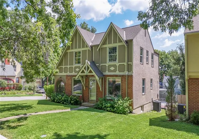 Photo 1 of Single family home for sale at 7403 Campbell St, Kansas City, MO 64131 | MLS# 2635622 | Listing updated on 2026-09-05