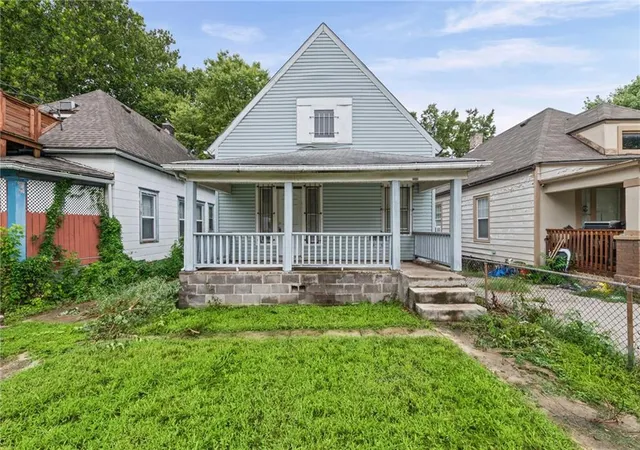Photo 1 of Single family home for sale at 2930 Wabash Ave, Kansas City, MO 64109 | MLS# 2635623 | Listing updated on 2026-09-13
