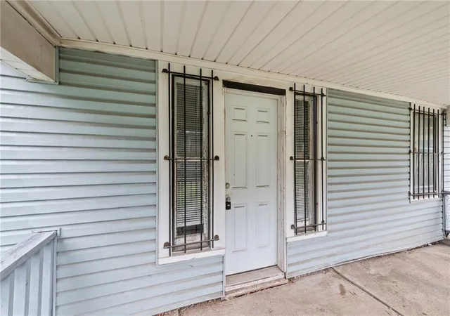 Photo 3 of Single family home for sale at 2930 Wabash Ave, Kansas City, MO 64109 | MLS# 2635623 | Listing updated on 2026-09-13