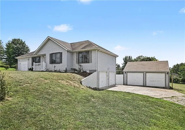 3rd image of 31455 Lyman Ln, Excelsior Springs, MO 64024 | MLS# 2635629