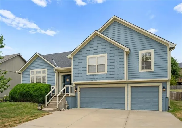 Photo 1 of Single family home for sale at 1511 Honeysuckle Dr, Liberty, MO 64068 | MLS# 2635630 | Listing updated on 2026-08-13