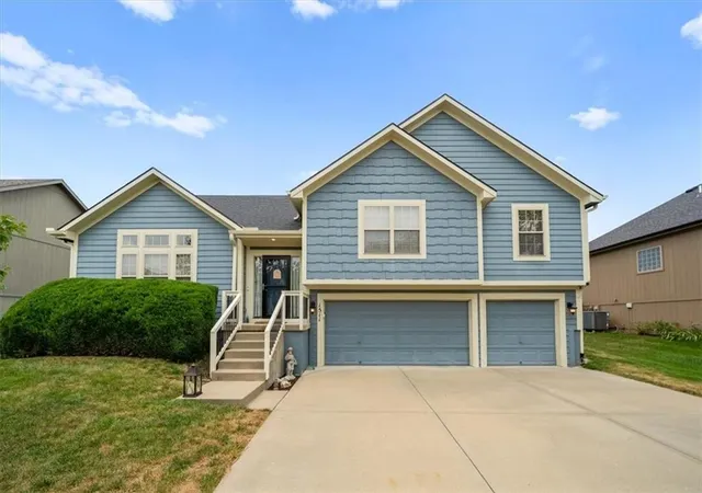 Photo 37 of Single family home for sale at 1511 Honeysuckle Dr, Liberty, MO 64068 | MLS# 2635630 | Listing updated on 2026-08-13