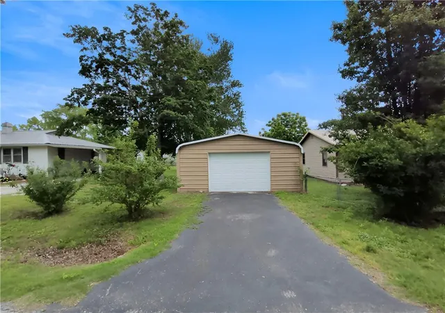 4th image of 809 S Taylor St, Lowry City, MO 64763 | MLS# 2635634
