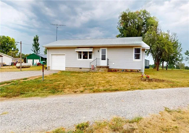 1st image of 17165 S 1200 Rd, Nevada, MO 64772 | MLS# 2635636