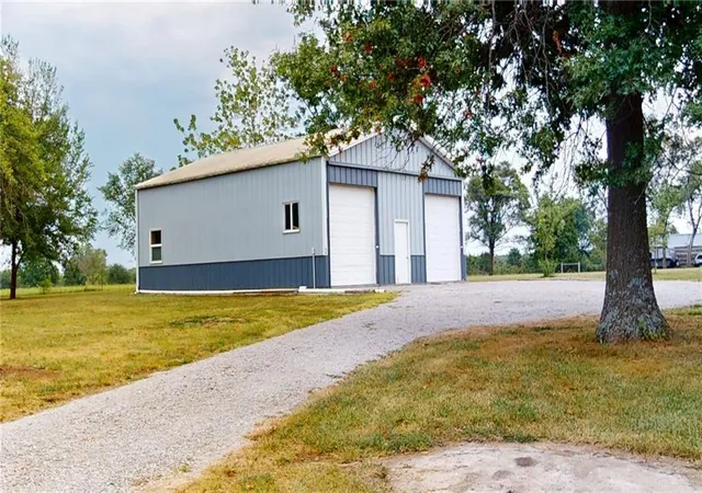 2nd image of 17165 S 1200 Rd, Nevada, MO 64772 | MLS# 2635636