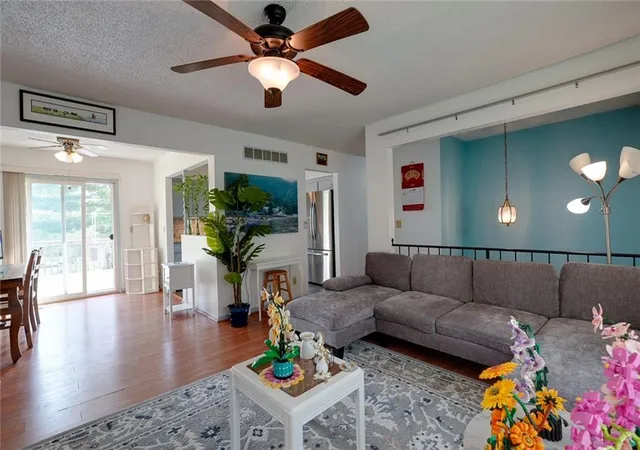 Photo 2 of Sale Pending at 7312 Nw 77th Terrace, Kansas City, MO 64152 | MLS# 2635639 | Listing updated on 2026-10-04