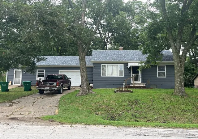 1st image of 417 S Main St, Butler, MO 64730 | MLS# 2635642