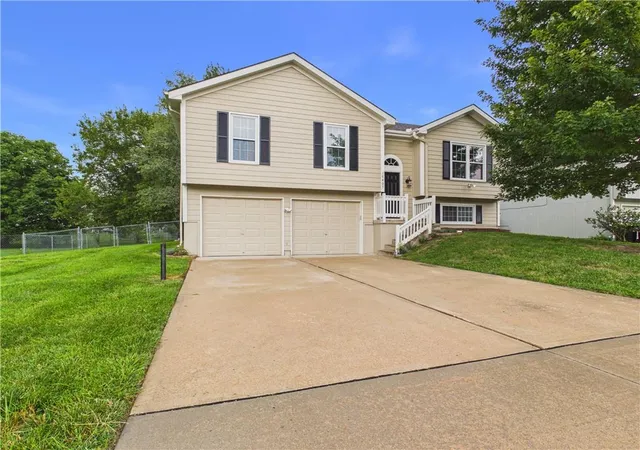 Photo 3 of Single family home for sale at 16407 Harris Ave, Belton, MO 64012 | MLS# 2635650 | Listing updated on 2026-08-27