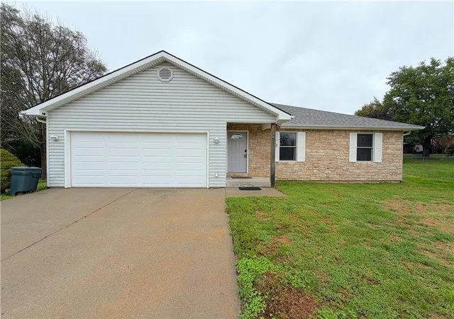 Photo 1 of Single family home for sale at 14 Sandi Cir, Dearborn, MO 64439 | MLS# 2635655 | Listing updated on 2026-10-05