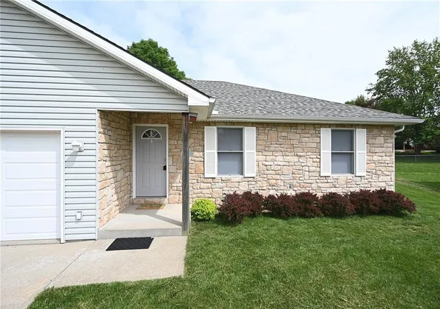 2nd image of 14 Sandi Cir, Dearborn, MO 64439 | MLS# 2635655