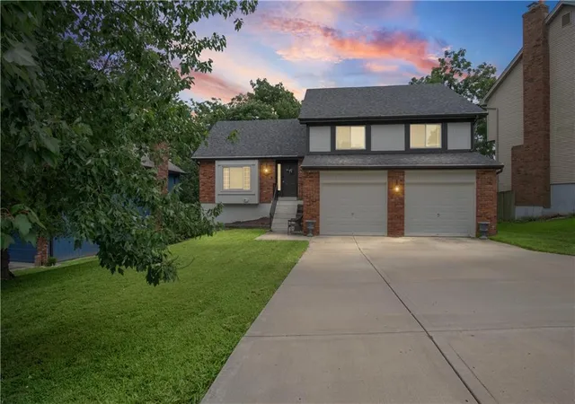 Photo 1 of Sale Pending at 6963 N Atkins Ave, Kansas City, MO 64152 | MLS# 2635657 | Listing updated on 2026-08-29