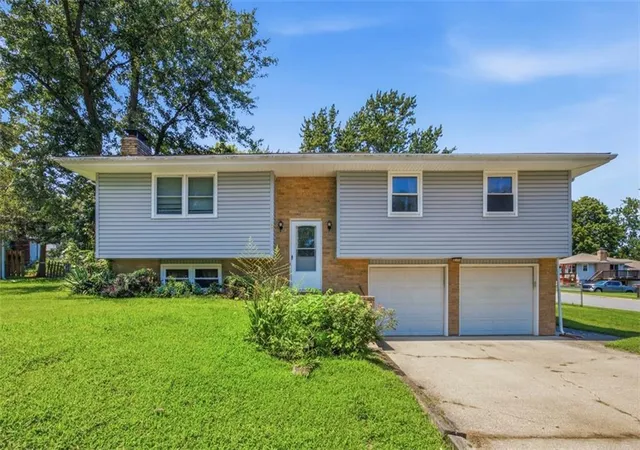 Photo 1 of Single family home for sale at 1008 S 21st Terrace, Leavenworth, KS 66048 | MLS# 2635658 | Listing updated on 2026-09-16
