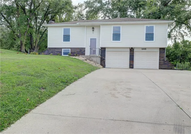 Photo 2 of Single family home for sale at 11015 Crooked Rd, Kansas City, MO 64152 | MLS# 2635659 | Listing updated on 2026-09-02