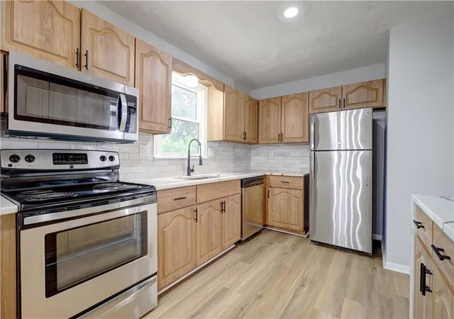 Photo 3 of Single family home for sale at 11015 Crooked Rd, Kansas City, MO 64152 | MLS# 2635659 | Listing updated on 2026-09-02
