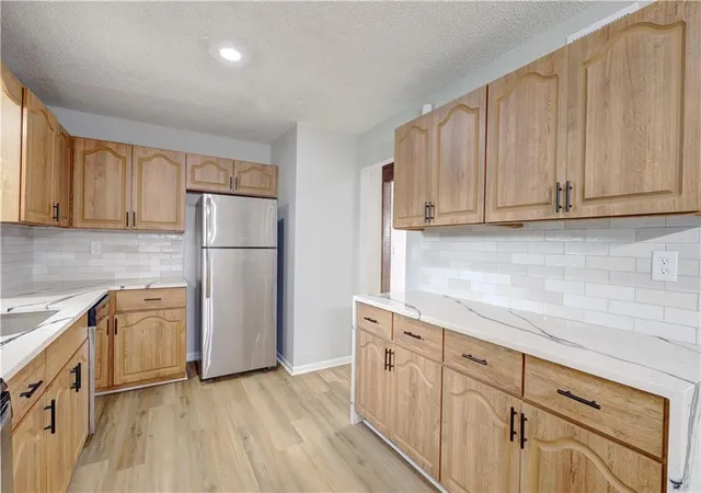 Photo 4 of Single family home for sale at 11015 Crooked Rd, Kansas City, MO 64152 | MLS# 2635659 | Listing updated on 2026-09-02