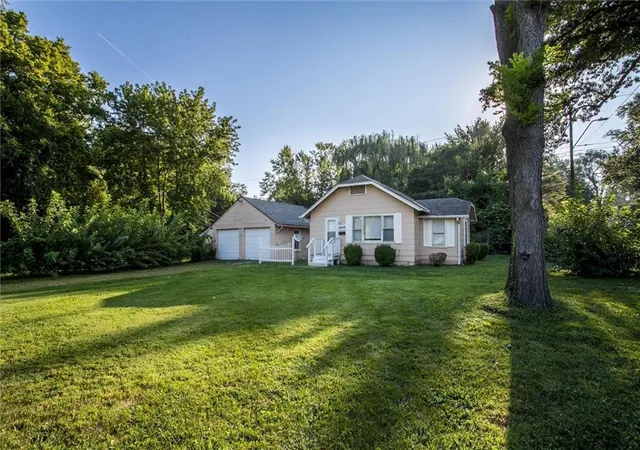 Photo 1 of Single family home for sale at 8249 Ward Pkwy, Kansas City, MO 64114 | MLS# 2635665 | Listing updated on 2026-09-28