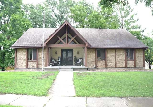 Photo 1 of Sale Pending at 8001 N Lydia Ave, Kansas City, MO 64118 | MLS# 2635668 | Listing updated on 2026-08-16