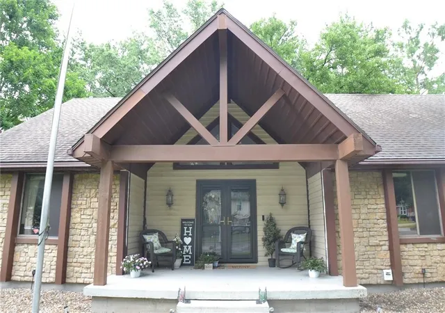 Photo 2 of Sale Pending at 8001 N Lydia Ave, Kansas City, MO 64118 | MLS# 2635668 | Listing updated on 2026-08-16