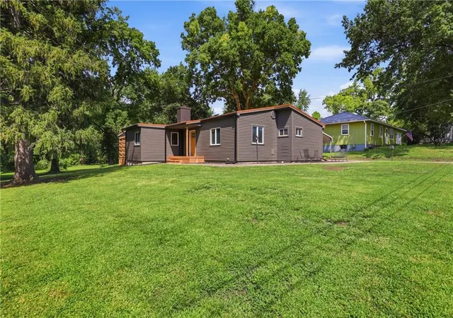 Photo 1 of Sale Pending at 504 S Thornton St, Richmond, MO 64085 | MLS# 2635670 | Listing updated on 2026-09-03