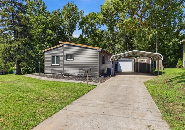 Photo 2 of Sale Pending at 504 S Thornton St, Richmond, MO 64085 | MLS# 2635670 | Listing updated on 2026-09-03