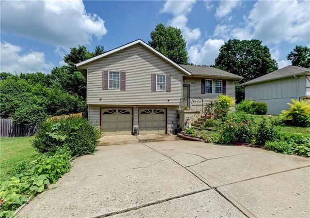 Photo 1 of Single family home for sale at 2400 Nw 84th Terrace, Kansas City, MO 64154 | MLS# 2635671 | Listing updated on 2026-08-16