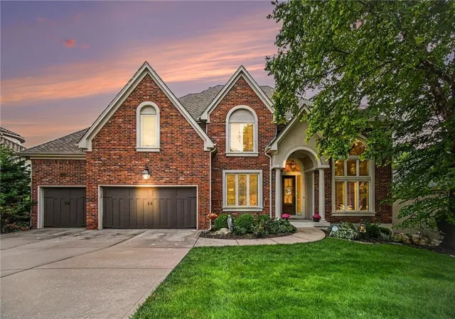 2nd image of 20613 W 96th Ter, Lenexa, KS 66220 | MLS# 2635672