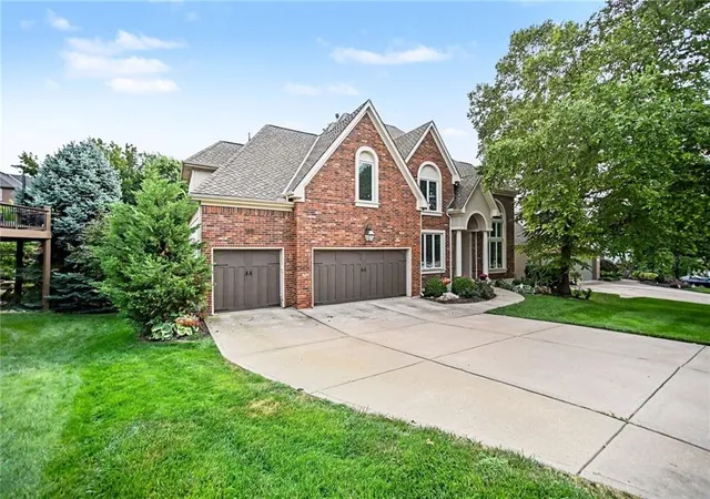 3rd image of 20613 W 96Th Ter, Lenexa, KS 66220 | MLS# 2635672
