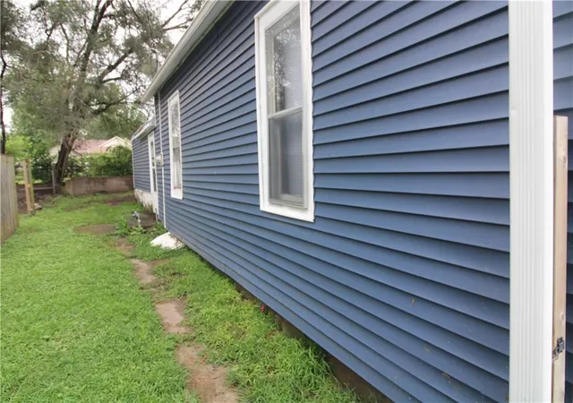 Photo 4 of Single family home for sale at 1316 Sacramento St, Saint Joseph, MO 64503 | MLS# 2635673 | Listing updated on 2026-08-07