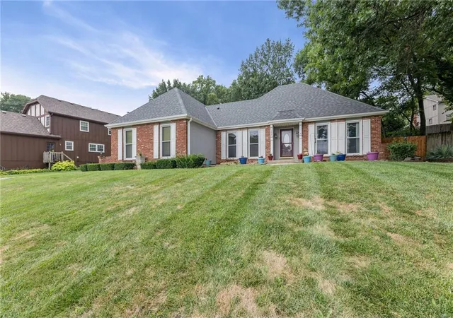 2nd image of 5204 Stearns St, Shawnee, KS 66203 | MLS# 2635674