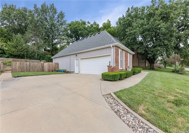 image of 5204 Stearns St, Shawnee, KS 66203 | MLS# 2635674