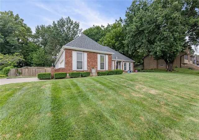 image of 5204 Stearns St, Shawnee, KS 66203 | MLS# 2635674