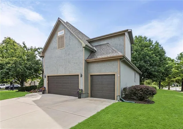 2nd image of 21719 W 99th Ter, Lenexa, KS 66220 | MLS# 2635678