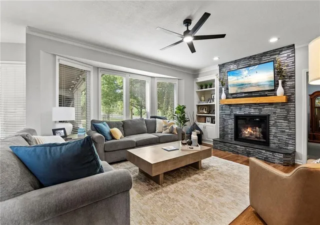 5th image of 21719 W 99Th Ter, Lenexa, KS 66220 | MLS# 2635678