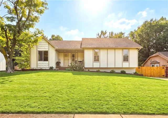 Photo 2 of Sale Pending at 408 Nw Moore St, Lees Summit, MO 64081 | MLS# 2635680 | Listing updated on 2026-09-02