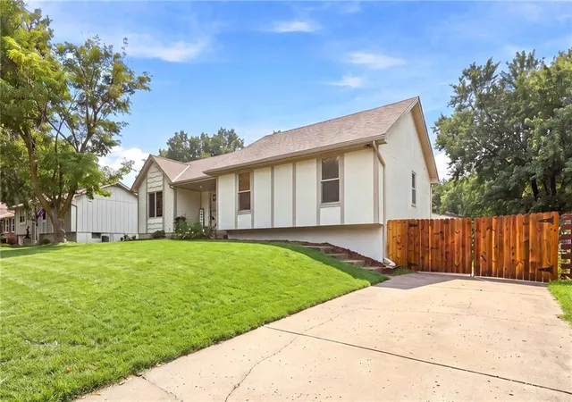Photo 3 of Sale Pending at 408 Nw Moore St, Lees Summit, MO 64081 | MLS# 2635680 | Listing updated on 2026-09-02