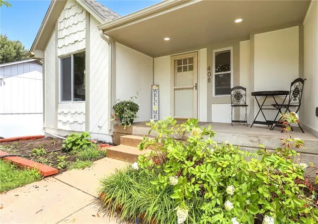 Photo 4 of Sale Pending at 408 NW Moore St, Lees Summit, MO 64081 | MLS# 2635680 | Listing updated on 2026-09-02