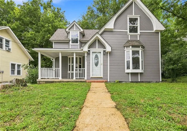 1st image of 402 S Camden St, Richmond, MO 64085 | MLS# 2635682