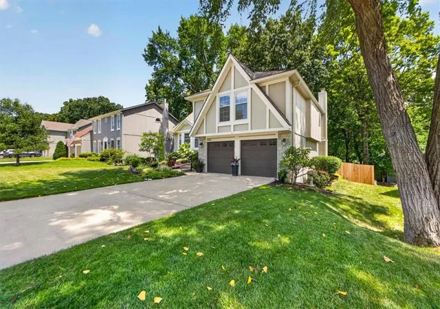2nd image of 12165 S Alcan St, Olathe, KS 66062 | MLS# 2635687
