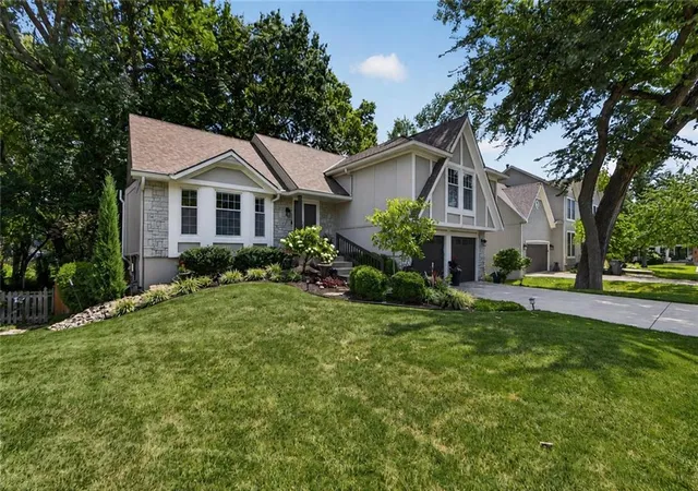 3rd image of 12165 S Alcan St, Olathe, KS 66062 | MLS# 2635687