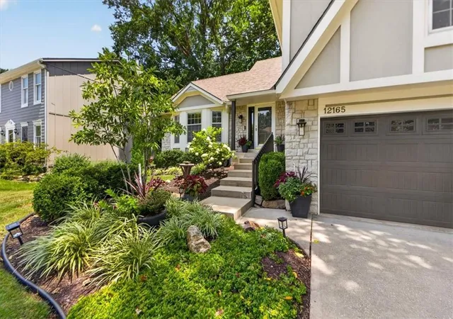 4th image of 12165 S Alcan St, Olathe, KS 66062 | MLS# 2635687