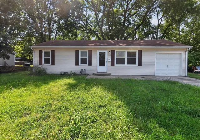 Photo 1 of Sale Pending at 10324 Oakland Ave, Kansas City, MO 64134 | MLS# 2635690 | Listing updated on 2026-09-25