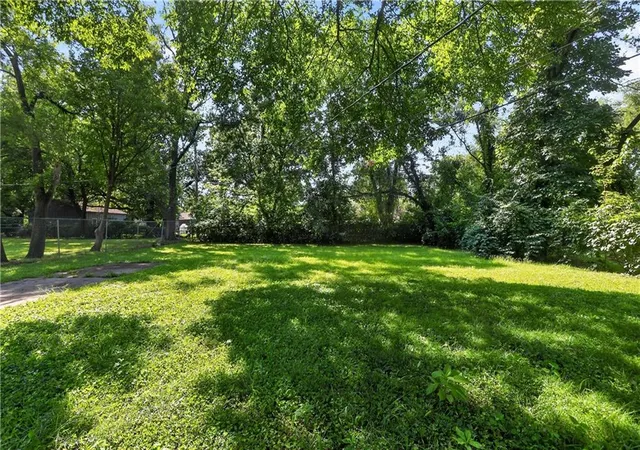 Photo 16 of Sale Pending at 10324 Oakland Ave, Kansas City, MO 64134 | MLS# 2635690 | Listing updated on 2026-09-25