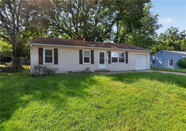 Photo 2 of Sale Pending at 10324 Oakland Ave, Kansas City, MO 64134 | MLS# 2635690 | Listing updated on 2026-09-25