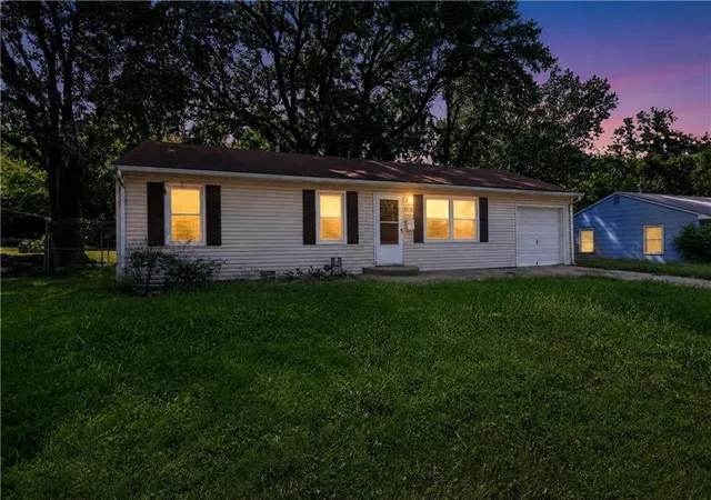 Photo 3 of Sale Pending at 10324 Oakland Ave, Kansas City, MO 64134 | MLS# 2635690 | Listing updated on 2026-09-25