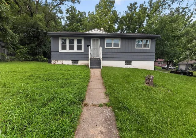 Photo 1 of Single family home for sale at 1420 E 82nd Street, Kansas City, MO 64131 | MLS# 2635692 | Listing updated on 2026-10-01