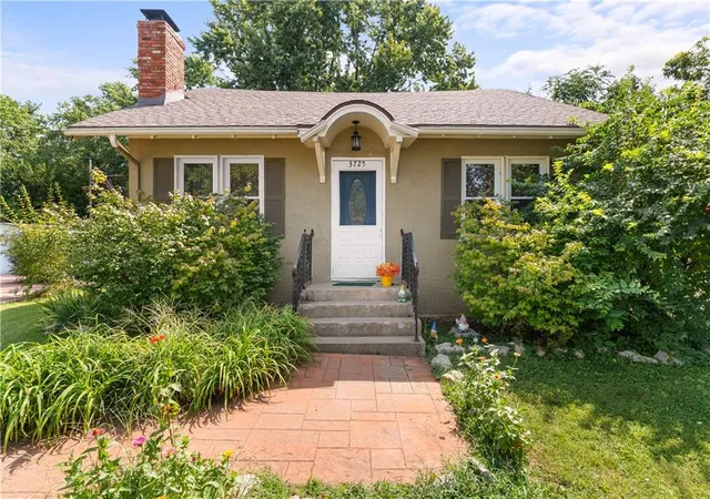 Photo 1 of Sale Pending at 3725 N Indiana Ave, Kansas City, MO 64117 | MLS# 2635693 | Listing updated on 2026-08-16
