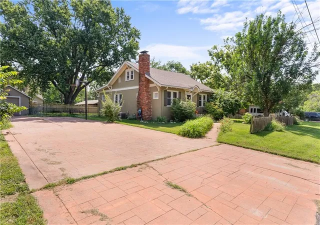 Photo 5 of Sale Pending at 3725 N Indiana Ave, Kansas City, MO 64117 | MLS# 2635693 | Listing updated on 2026-08-16