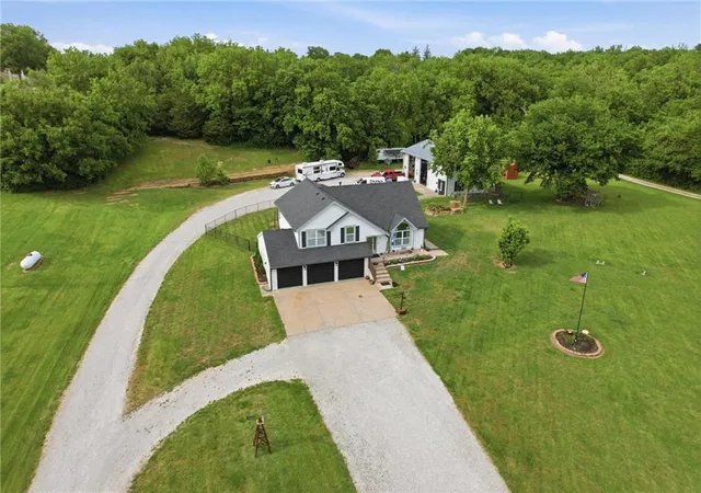 1st image of 964 N 5 Hwy, Lansing, KS 66043 | MLS# 2635696