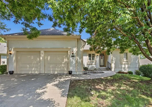 1st image of 7924 W 118th Ter, Overland Park, KS 66210 | MLS# 2635700